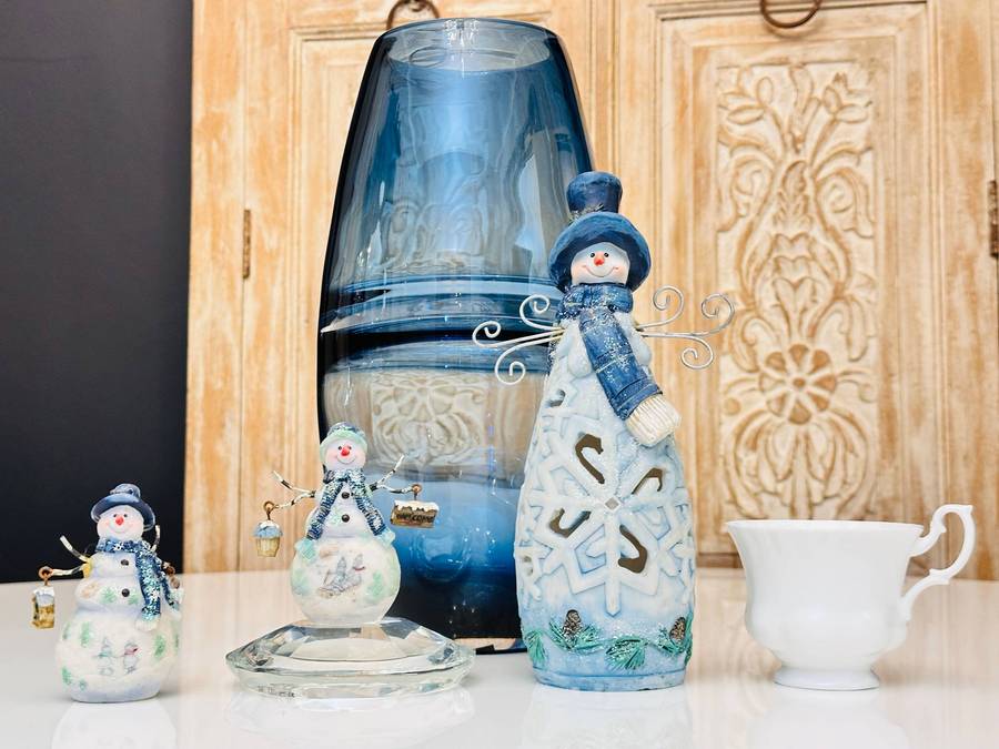 Exquisite Vintage Collectable Snowman Set