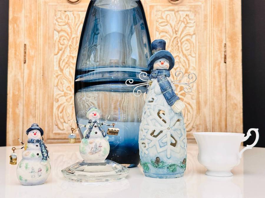 Exquisite Vintage Collectable Snowman Set