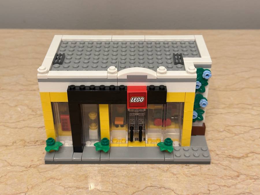 Iconic LEGO Store Collectable