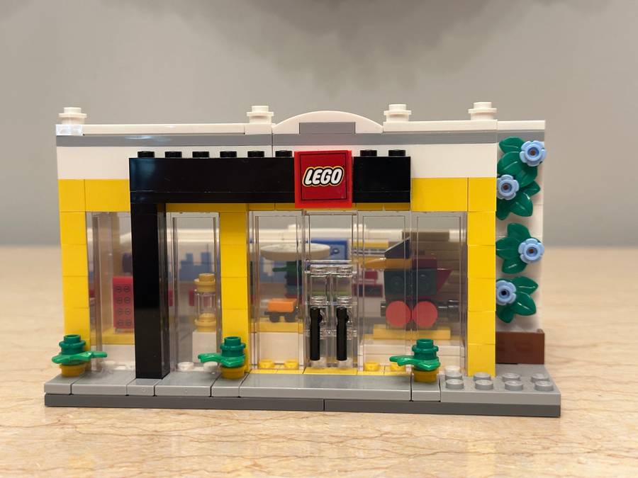 Iconic LEGO Store Collectable