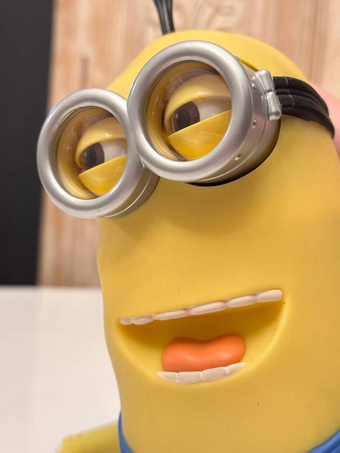 Large Interactive Talking Minion Kevin Collectable with Original Box
