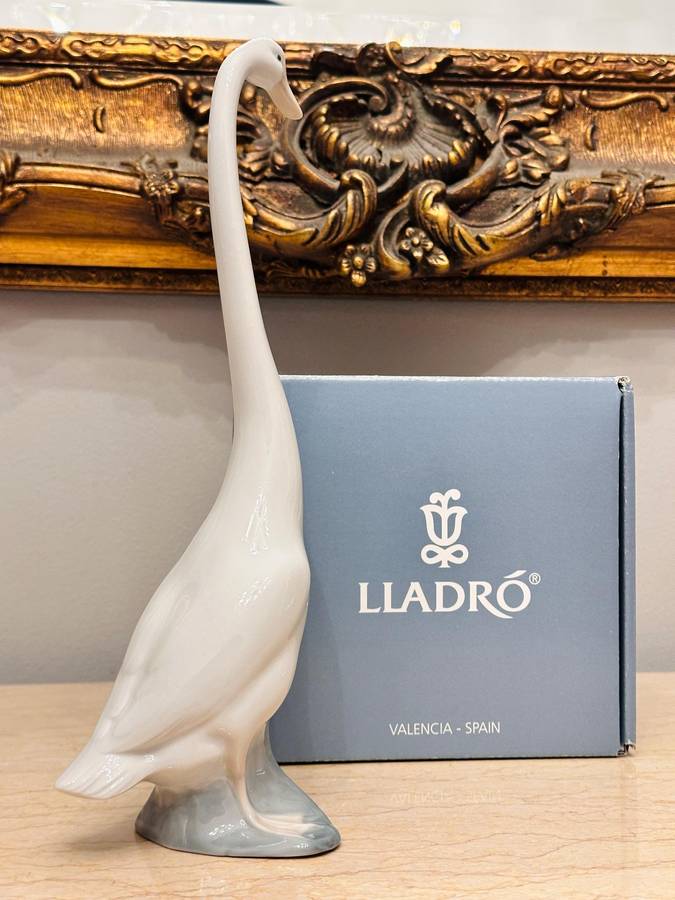 LLADRO Nao Exquisite Large Retired Collectable