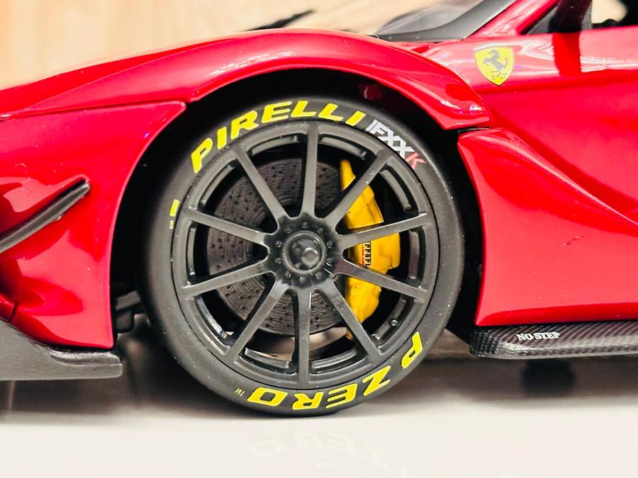 FERRARI FXXK EVO 1:18 Model Collectable in Original Box