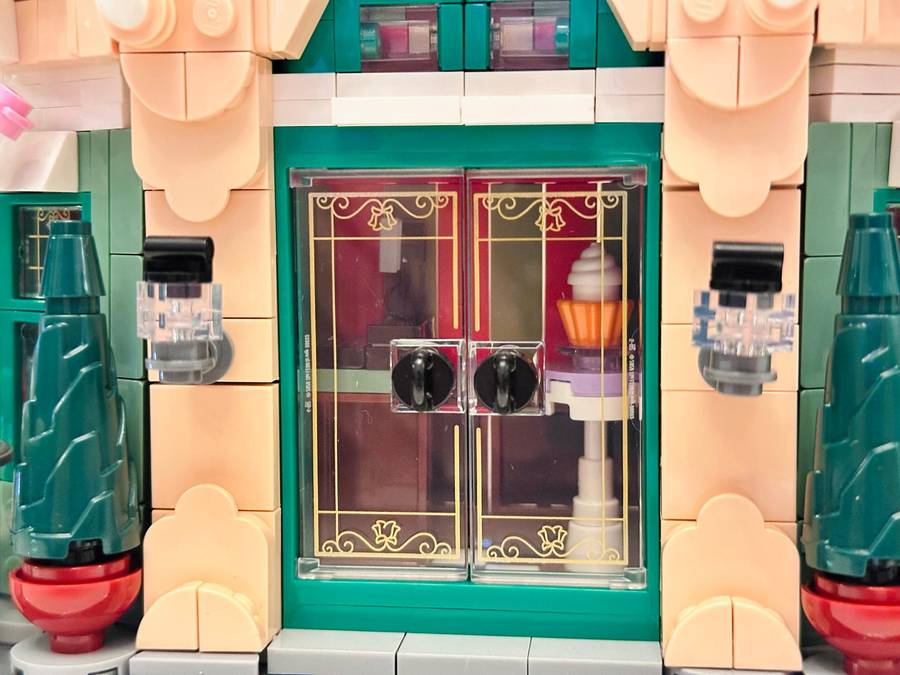 LEGO Iconic French Cafe Collectable with Original Box