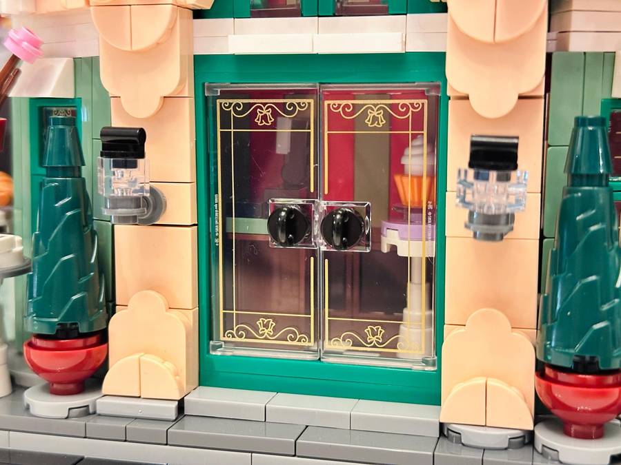 LEGO Iconic French Cafe Collectable with Original Box
