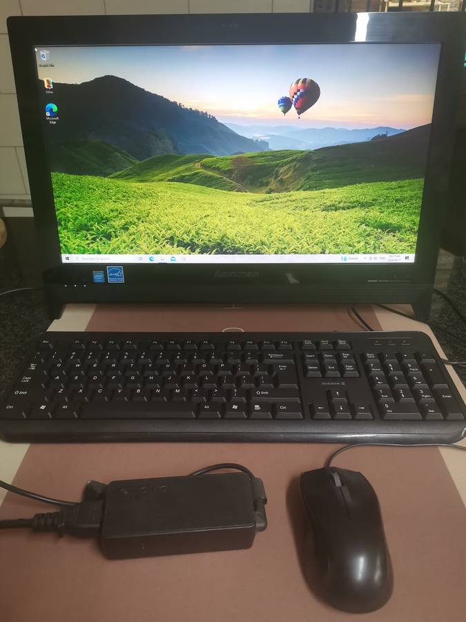 Lenovo C260 AIO - 19.5" LED - 2GB RAM/ 500GB HDD + Windows 10 - Excellent conditon