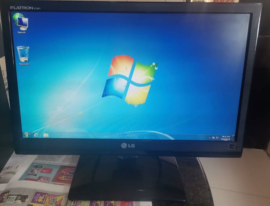 LG FLATRON E1941S - 19" LCD Monitor - Excellent condition