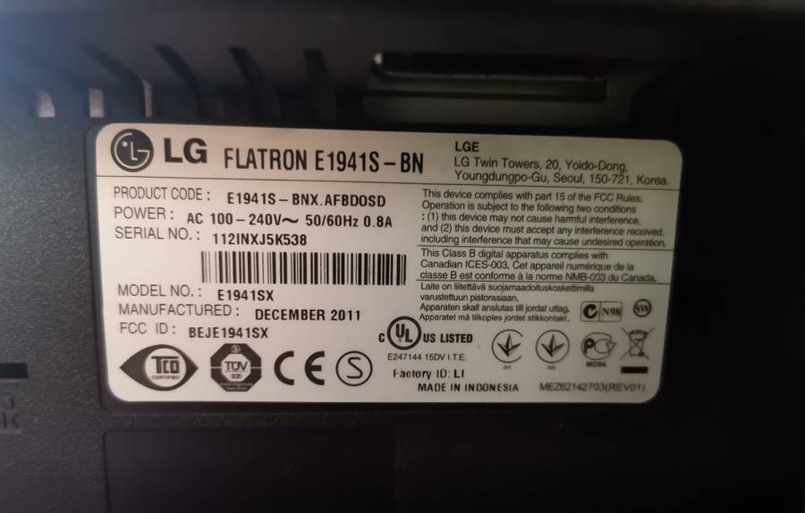 LG FLATRON E1941S - 19" LCD Monitor - VGA port only