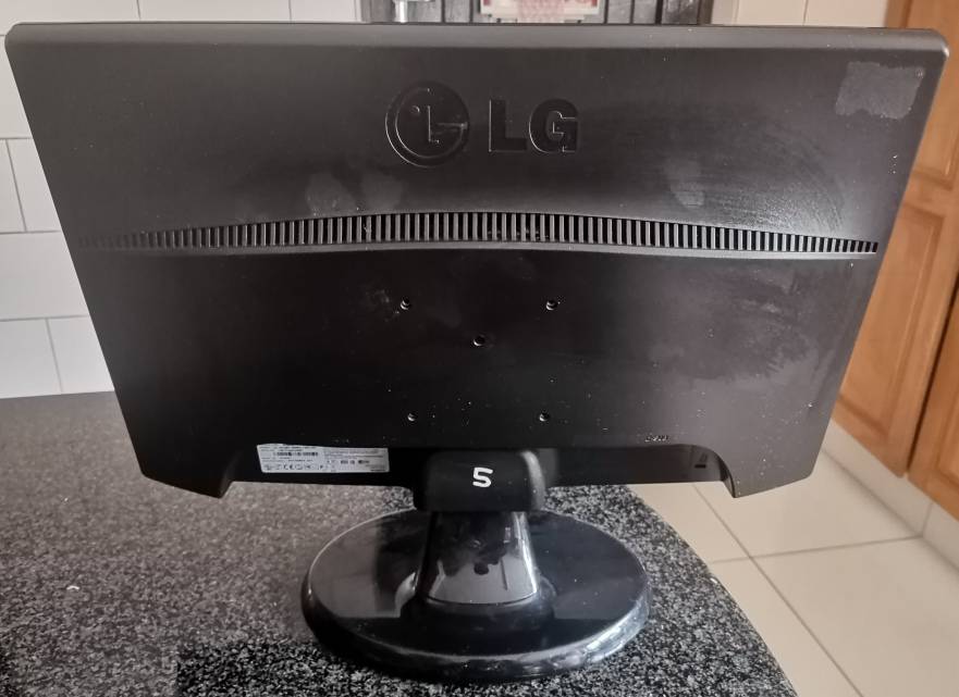 LG FLATRON W1943SS 19" Monitor - VGA port only
