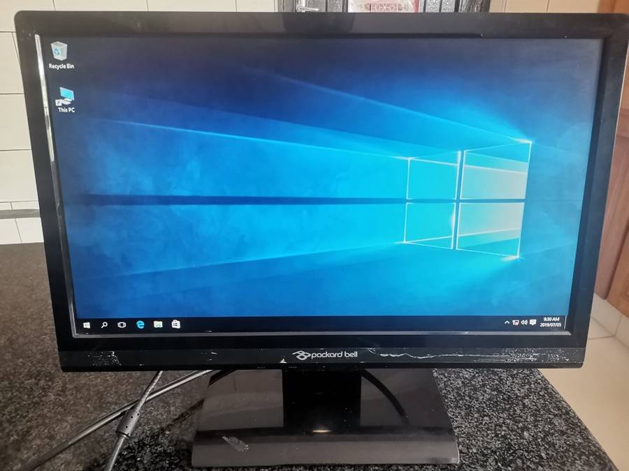 Packard Bell Viseo 190 WA 19" LCD Monitor - VGA port only