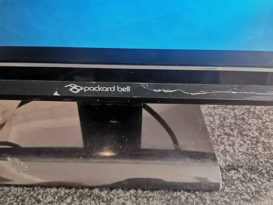 Packard Bell Viseo 190 WA 19" LCD Monitor - VGA port only