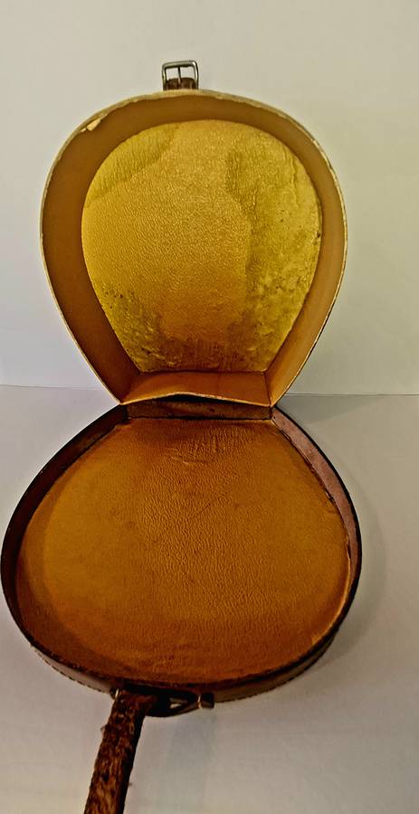 Vintage collar case. Leather.