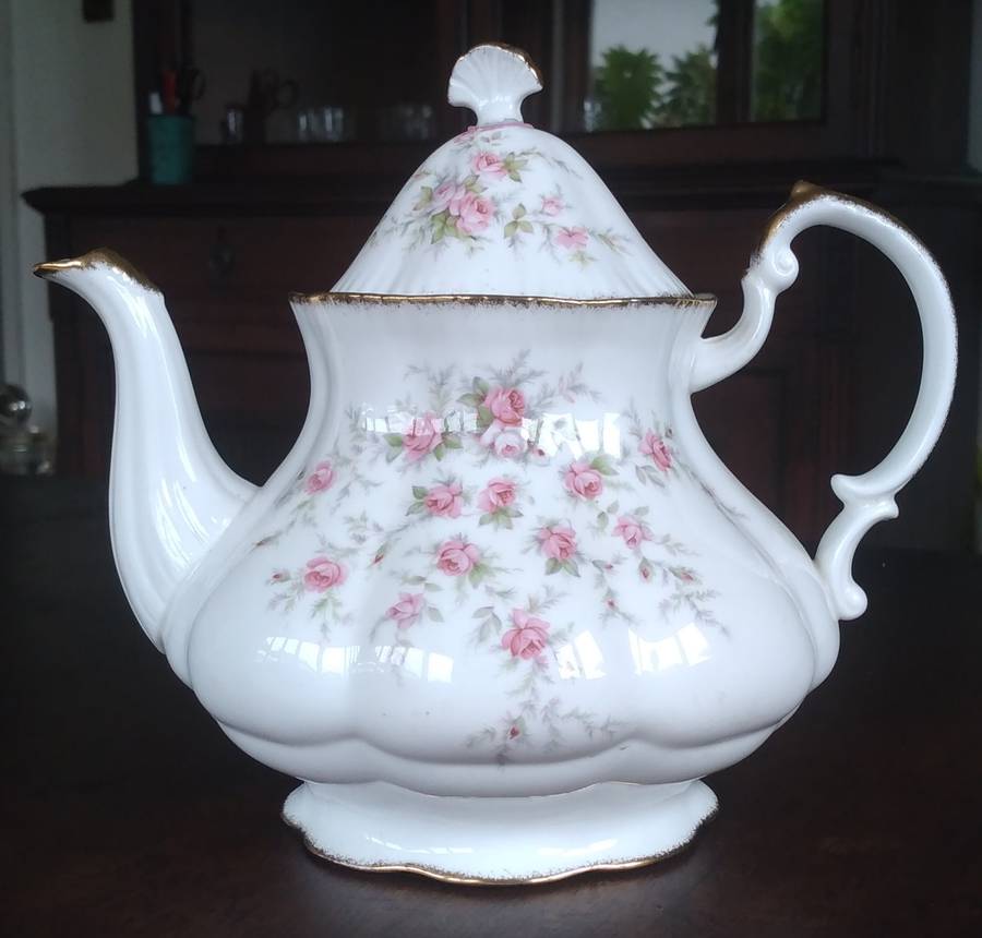 Paragon Victoria rose Teapot with Manufacturing fault on lid handle.