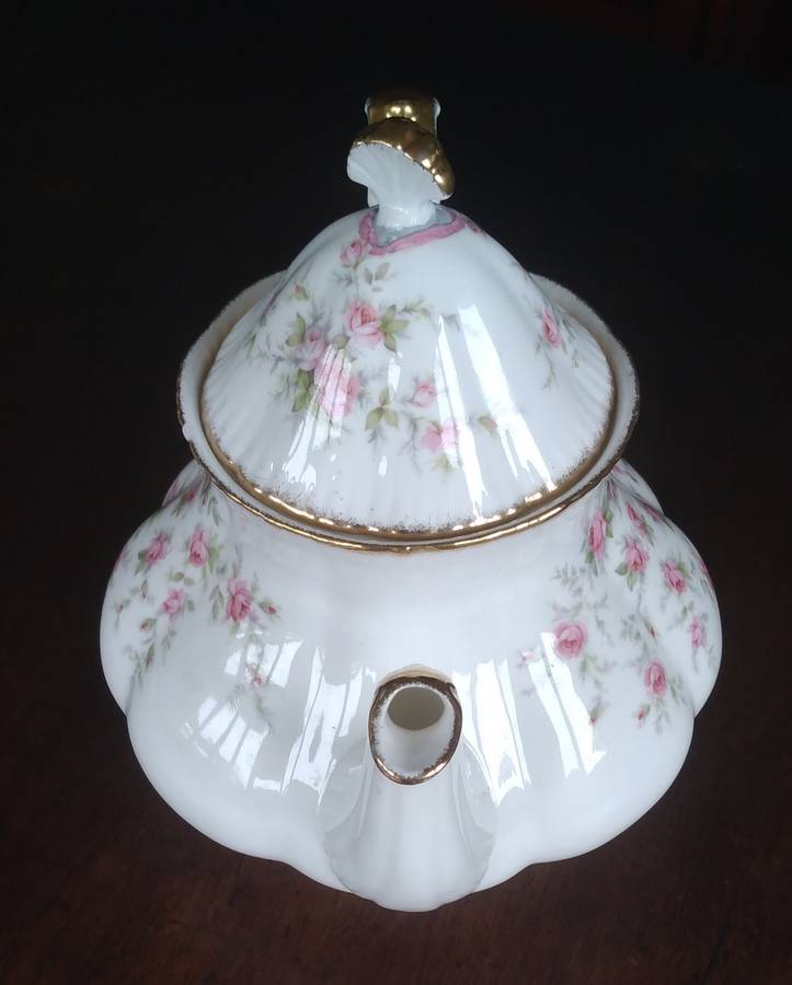 Paragon Victoria rose Teapot with Manufacturing fault on lid handle.