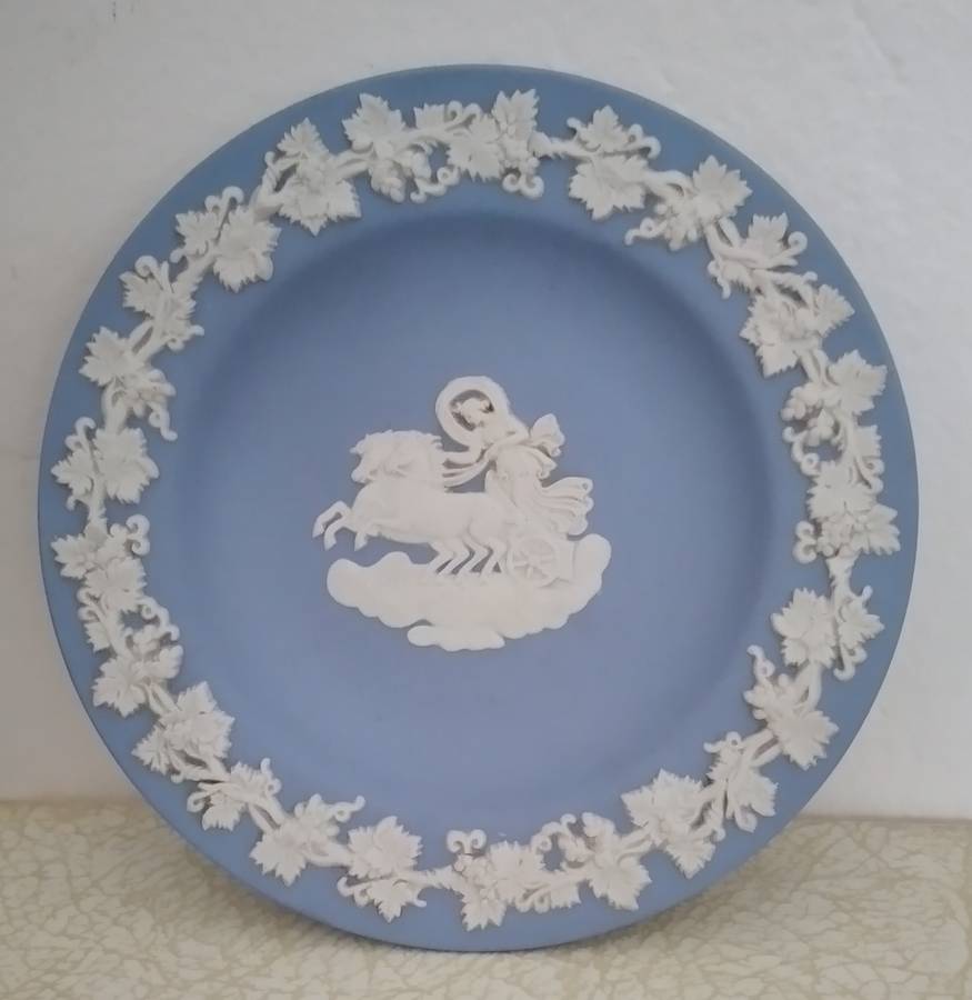 Small Wedgewood Display Plate approximately 11cm diameter