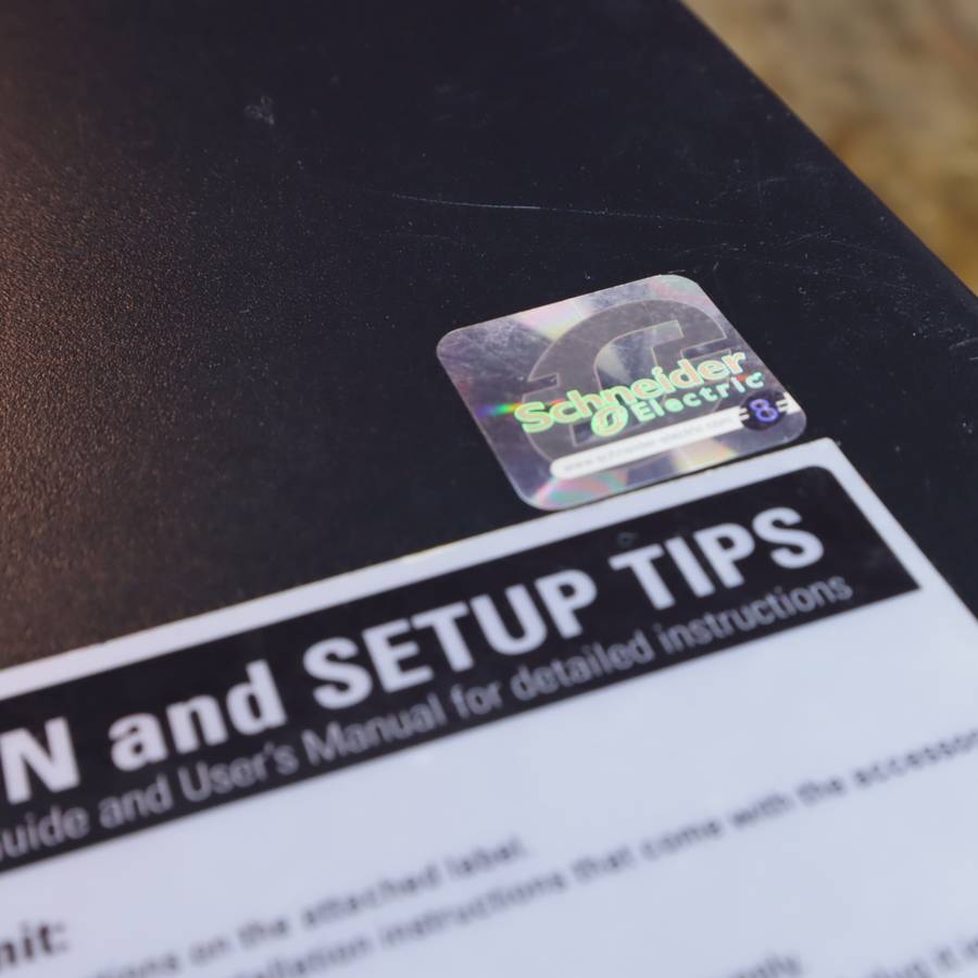 APC Smart-UPS, Line Interactive, 1500VA, 8x NEMA 5-15R outlets, SmartSlot, AVR, LCD - SMT1500