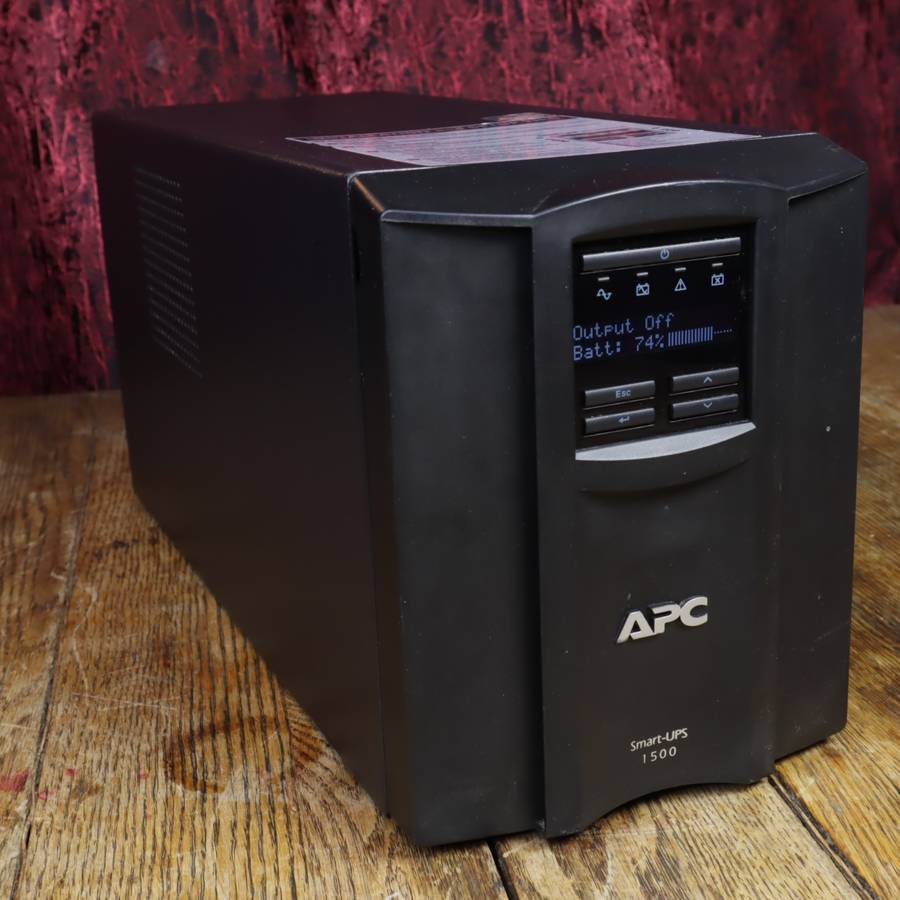 APC Smart-UPS, Line Interactive, 1500VA, 8x NEMA 5-15R outlets, SmartSlot, AVR, LCD - SMT1500