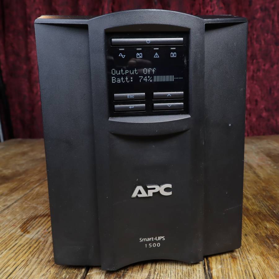 APC Smart-UPS, Line Interactive, 1500VA, 8x NEMA 5-15R outlets, SmartSlot, AVR, LCD - SMT1500