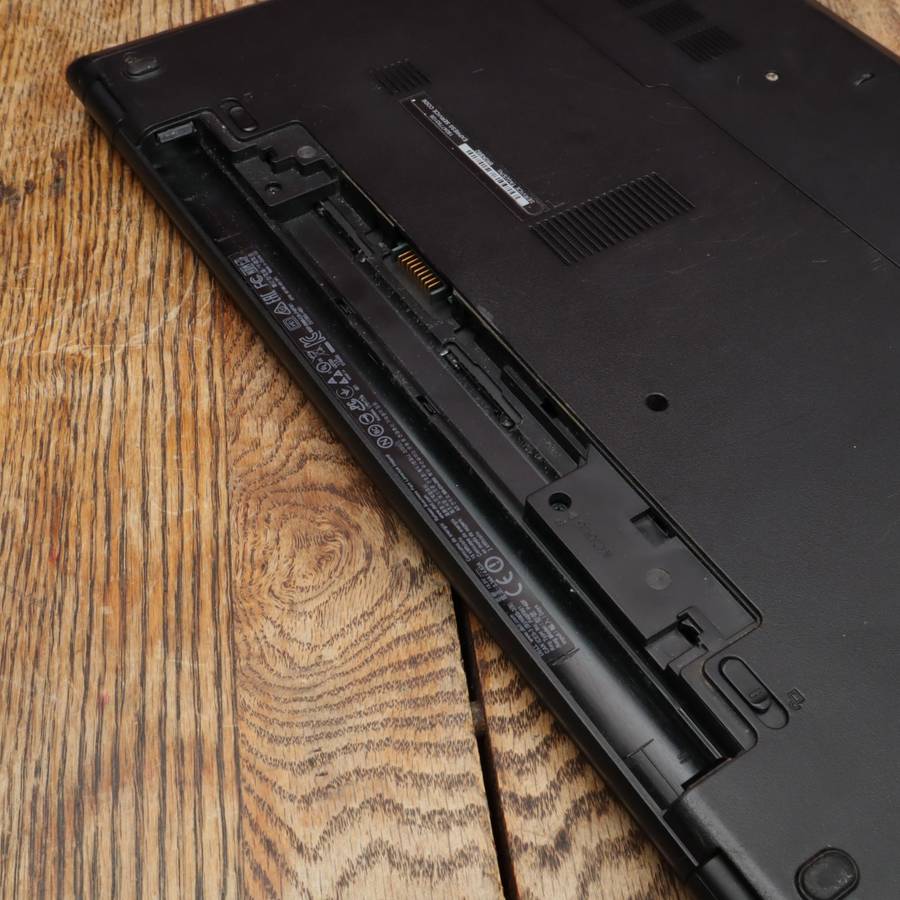 Dell Inspiron 3543 Laptop - Core i5 2.20GHz NVIDIA GeForce 920M 8GB RAM 1TB HDD