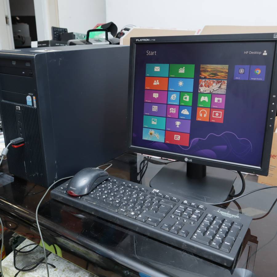 HP Desktop Computer Set | Pentium® 4HT | 2.99GHz | 320GB HDD| 2GB RAM - Pre-Owned