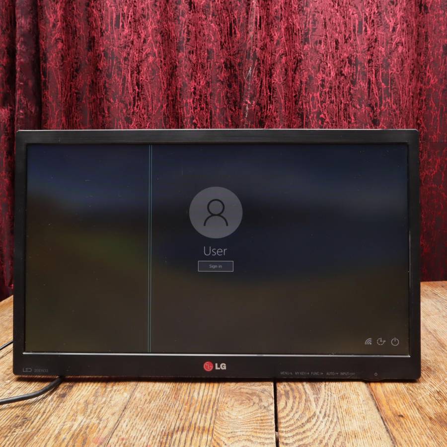 LG FLATRON 20EN33SS-B 19.5-inch LED Monitor 1600 x 900p