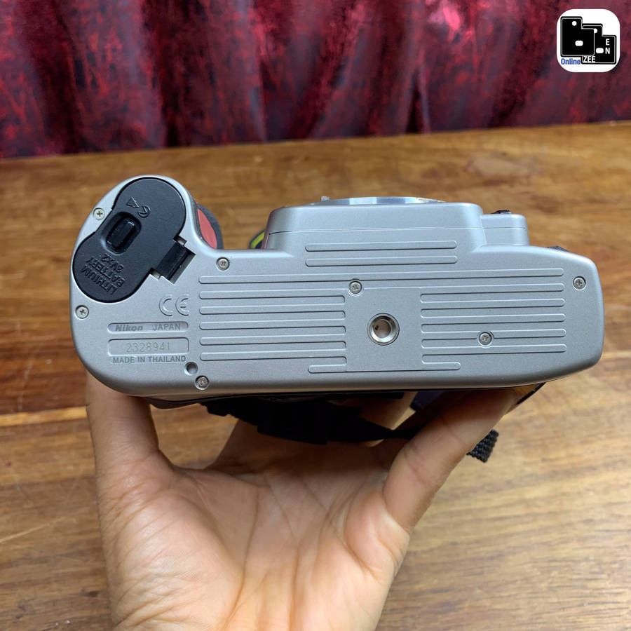 Nikon F80 35mm Film Camera Body + Bag