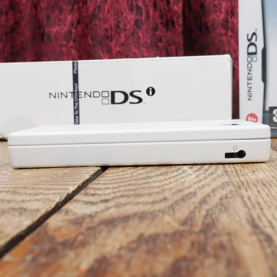 Nintendo DSi Handheld Gaming Console - TWL-001(EUR) With Extra Games