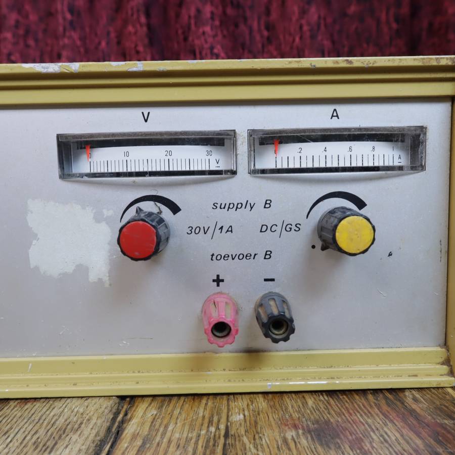 QUALETRON Old-School Bench Dual Power Supply - 30V 1A - QPS-103