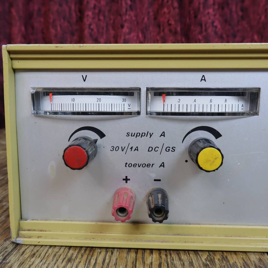 QUALETRON Old-School Bench Dual Power Supply - 30V 1A - QPS-103