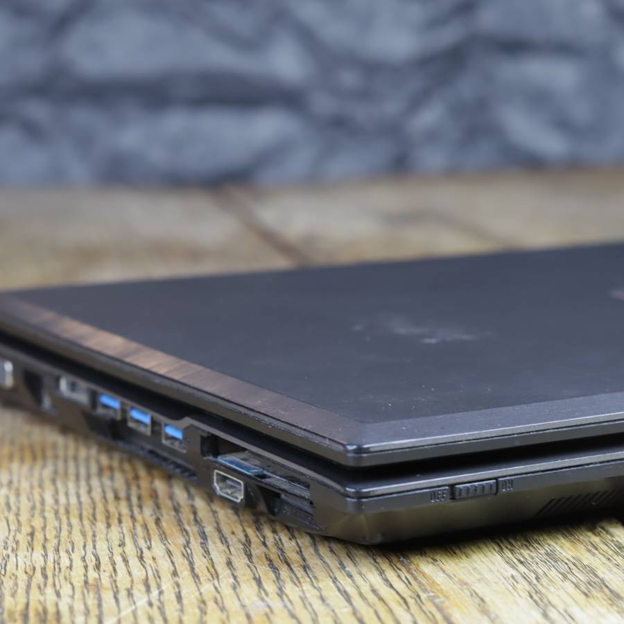 Proline Professional W25CSW 15.6" Core i7 Notebook Quad Core 8GB 2.50GHz 233GB HDD