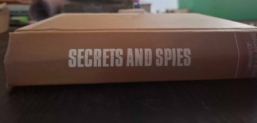 Secrets and spies - Behind the scenes stories of world War 2