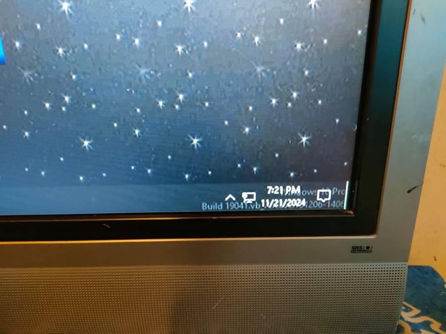 *** BIG Mecer 32' Monitor with HDMI ***