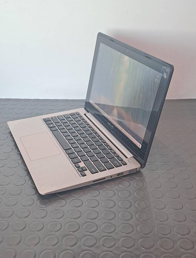 Asus 11.6" TOUCHSCREEN Celeron Laptop