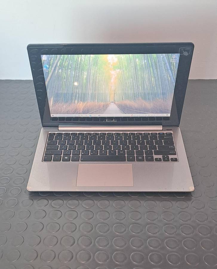 Asus 11.6" TOUCHSCREEN Celeron Laptop