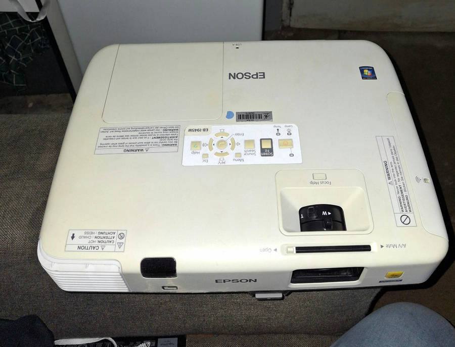 Epson Professional High Res Projector Model1945W WXGA 3LCD  - HDMI, VGA, USB, Wireless - Used