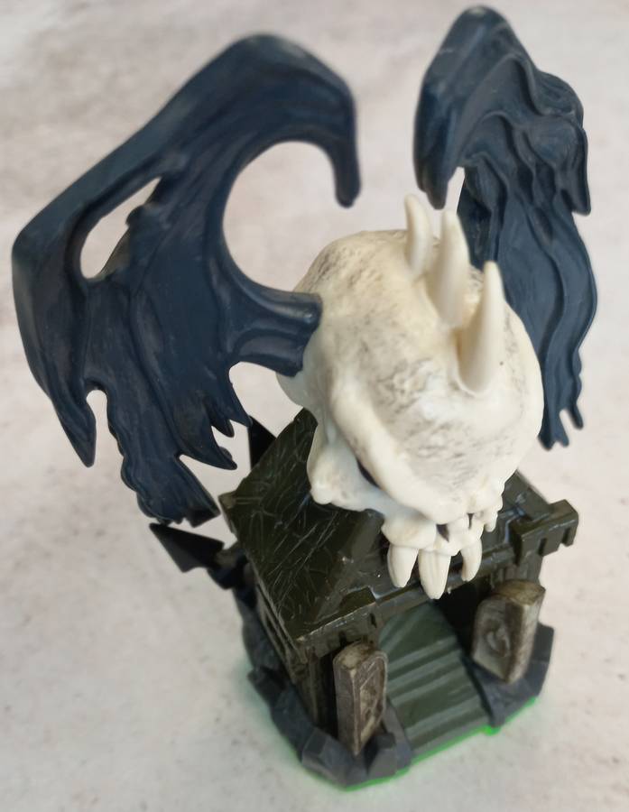 Darklight Crypt Figurine - Skylanders Spyros Adventure