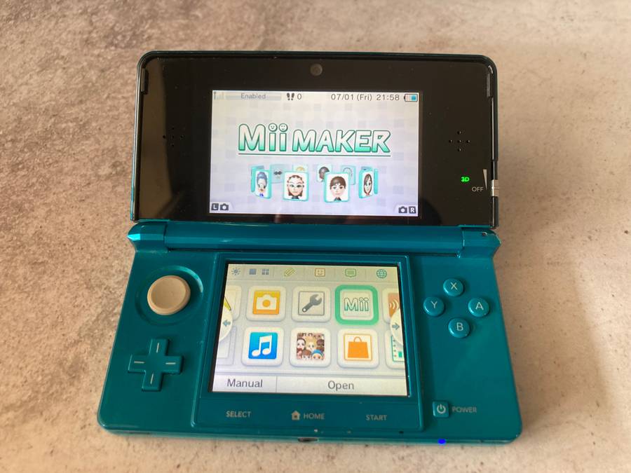 Nintendo 3Ds Handheld Console - Aqua Blue - Great Condition - In Box + 2 Games