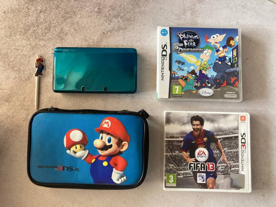 Nintendo 3Ds Handheld Console - Aqua Blue - Great Condition - In Box + 2 Games