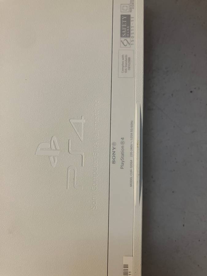 Sony PlayStation 4 Console (CUH-1206A 500GB) - Arctic White - In Original Box + 1 PS4 Game