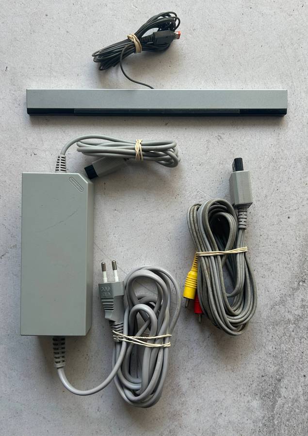 Wii Console (Black) + EA Playground  Nintendo Wii Bundle