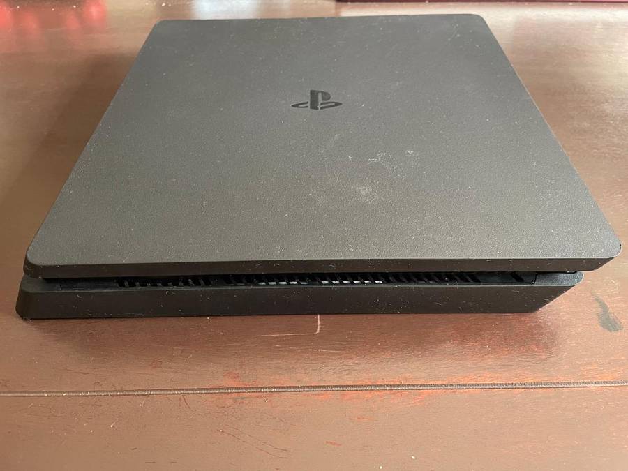 Playstation 4 Slim | (Not turning on | Read Description)