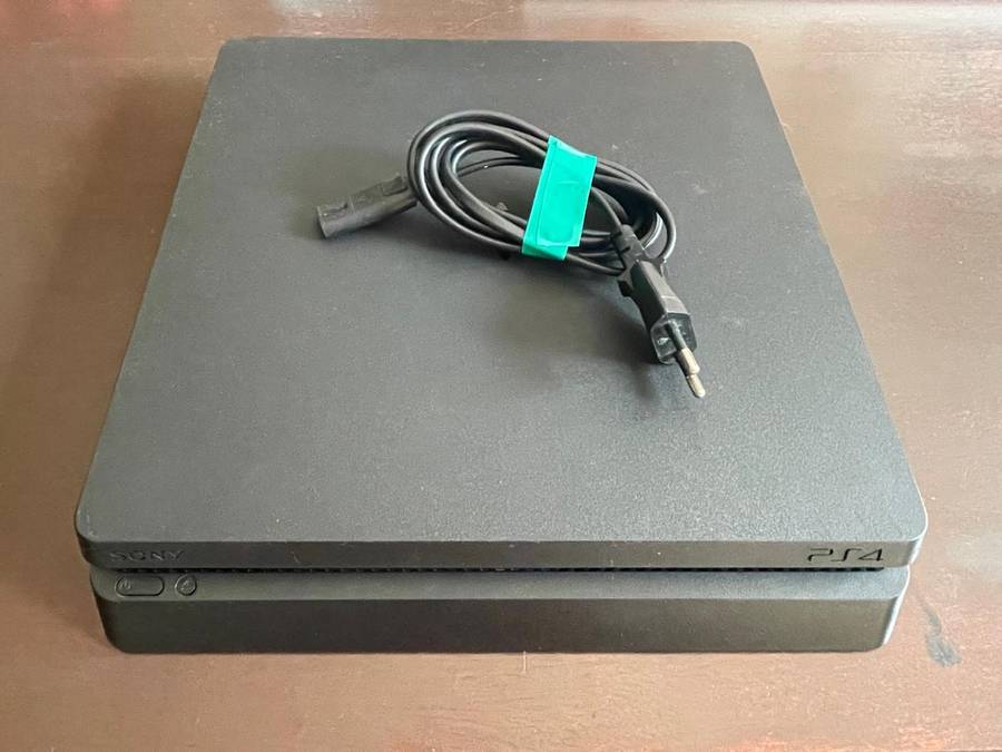 Playstation 4 Slim | (Not turning on | Read Description)