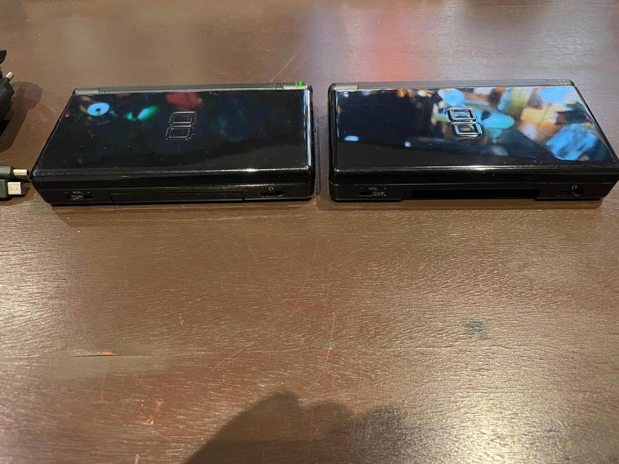 2 X Nintendo DS (Excellent Condition)