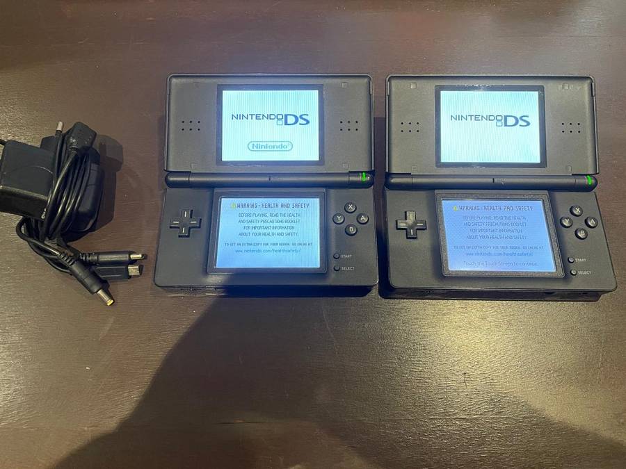 2 X Nintendo DS (Excellent Condition)