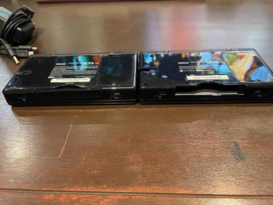 2 X Nintendo DS (Excellent Condition)