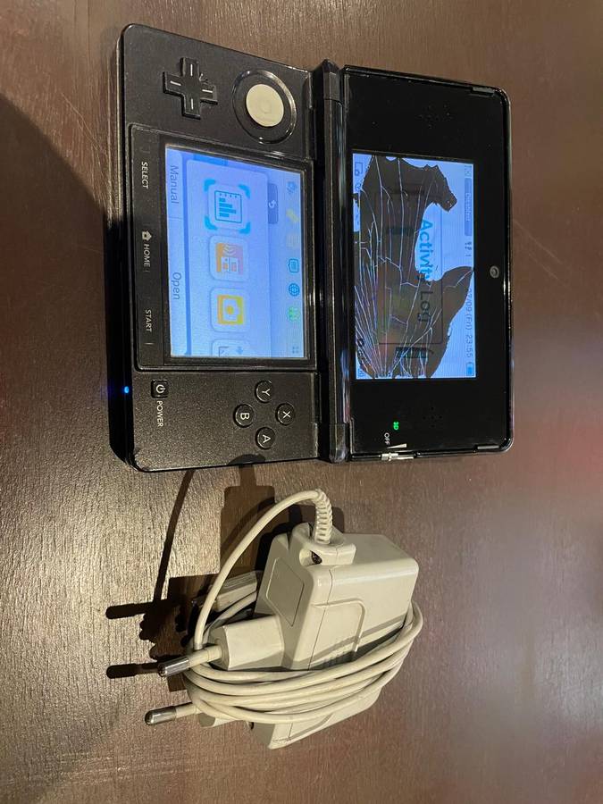 Nintendo 3DS (Charger Included, Worn Condition)