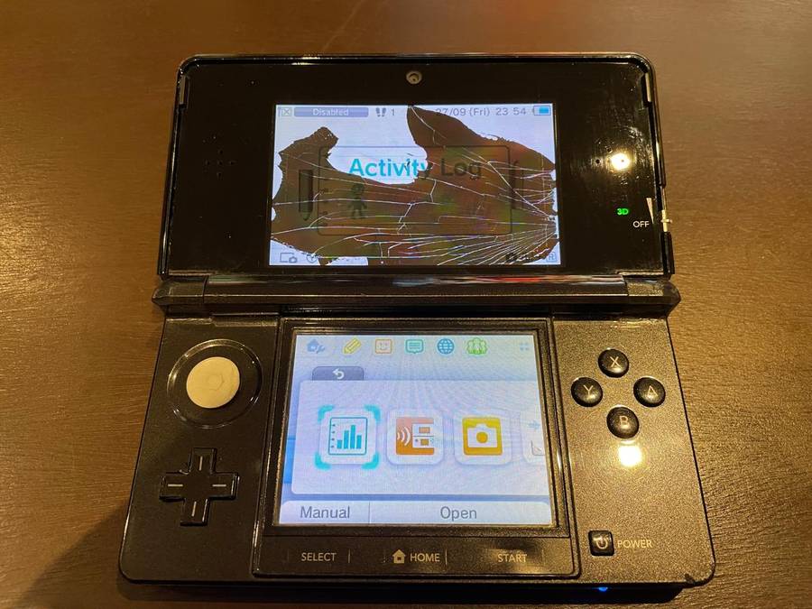 Nintendo 3DS (Charger Included, Worn Condition)