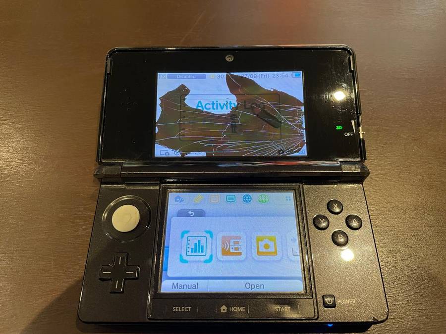 Nintendo 3DS (Charger Included, Worn Condition)