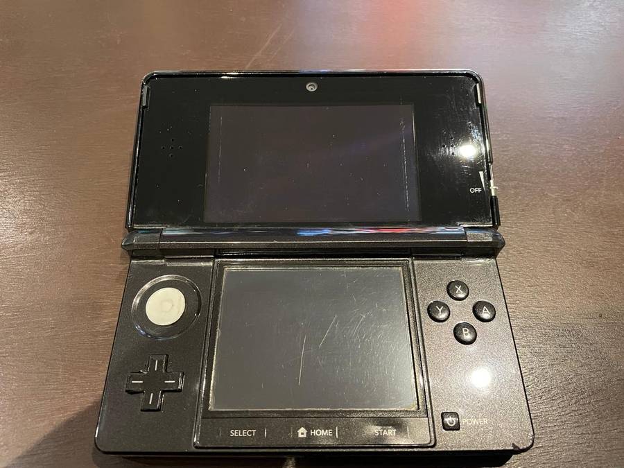 Nintendo 3DS (Charger Included, Worn Condition)