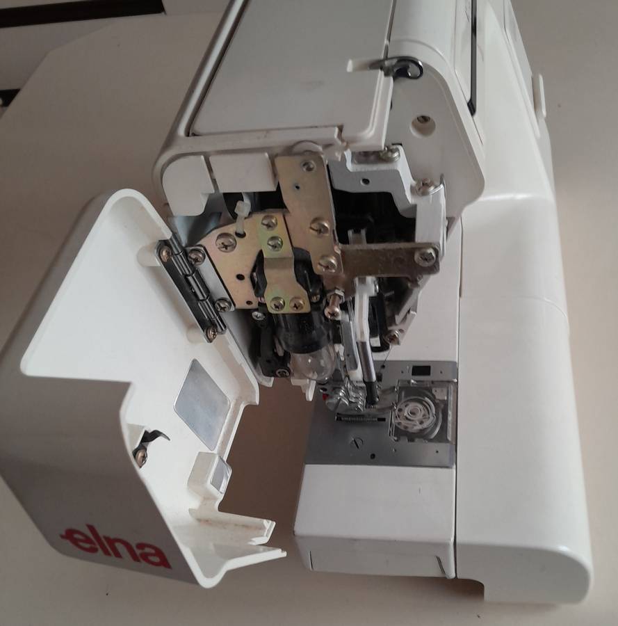 Elna Junior Club Sewing Machine - Ideal for beginner or basic sewing or tailoring.
